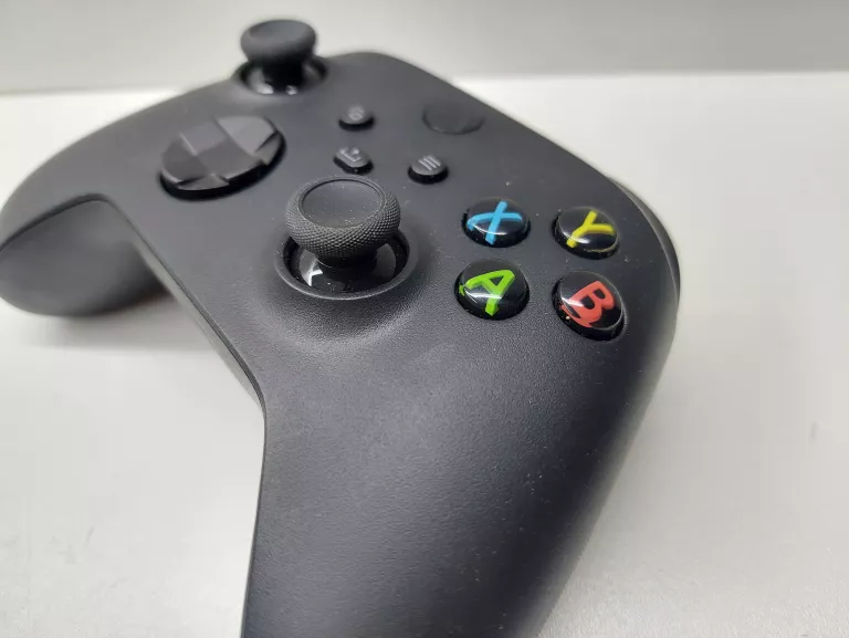 KONSOLA XBOX SERIES X + PAD