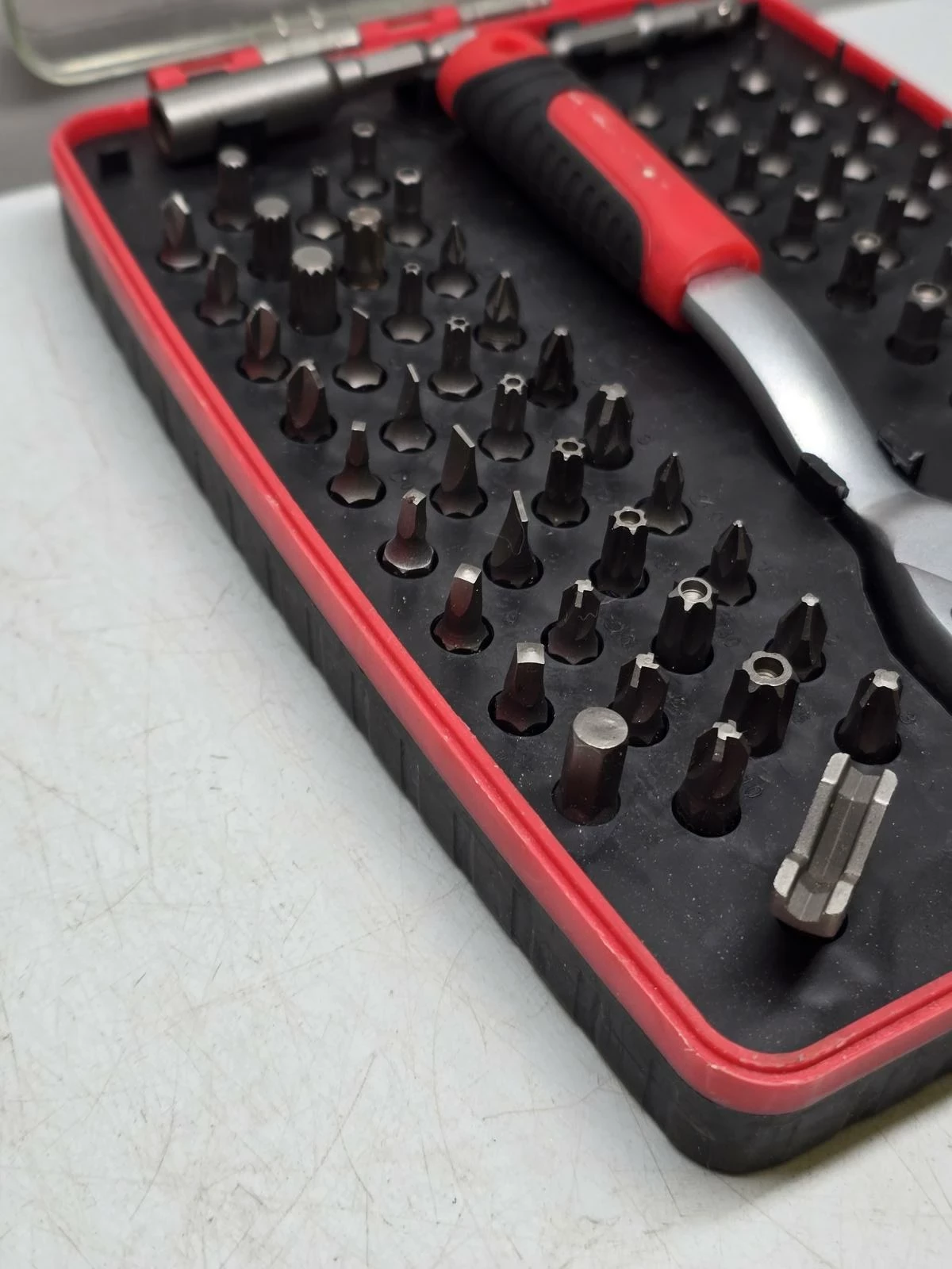 zestaw-bitow-z-grzechotka-powerfix-81-elementow-liczba-elementow-w-zestawie-81