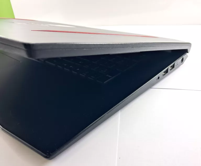 LAPTOP ACER PREDATOR HELIOS 300 N17C3 I7 7GEN 16GB/ 256GB SSD + 500GB