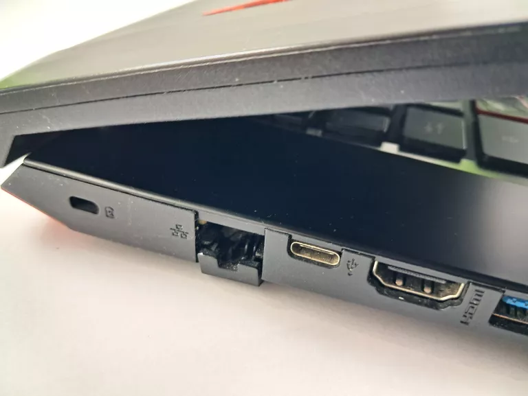 LAPTOP ACER PREDATOR HELIOS 300 N17C3 I7 7GEN 16GB/ 256GB SSD + 500GB