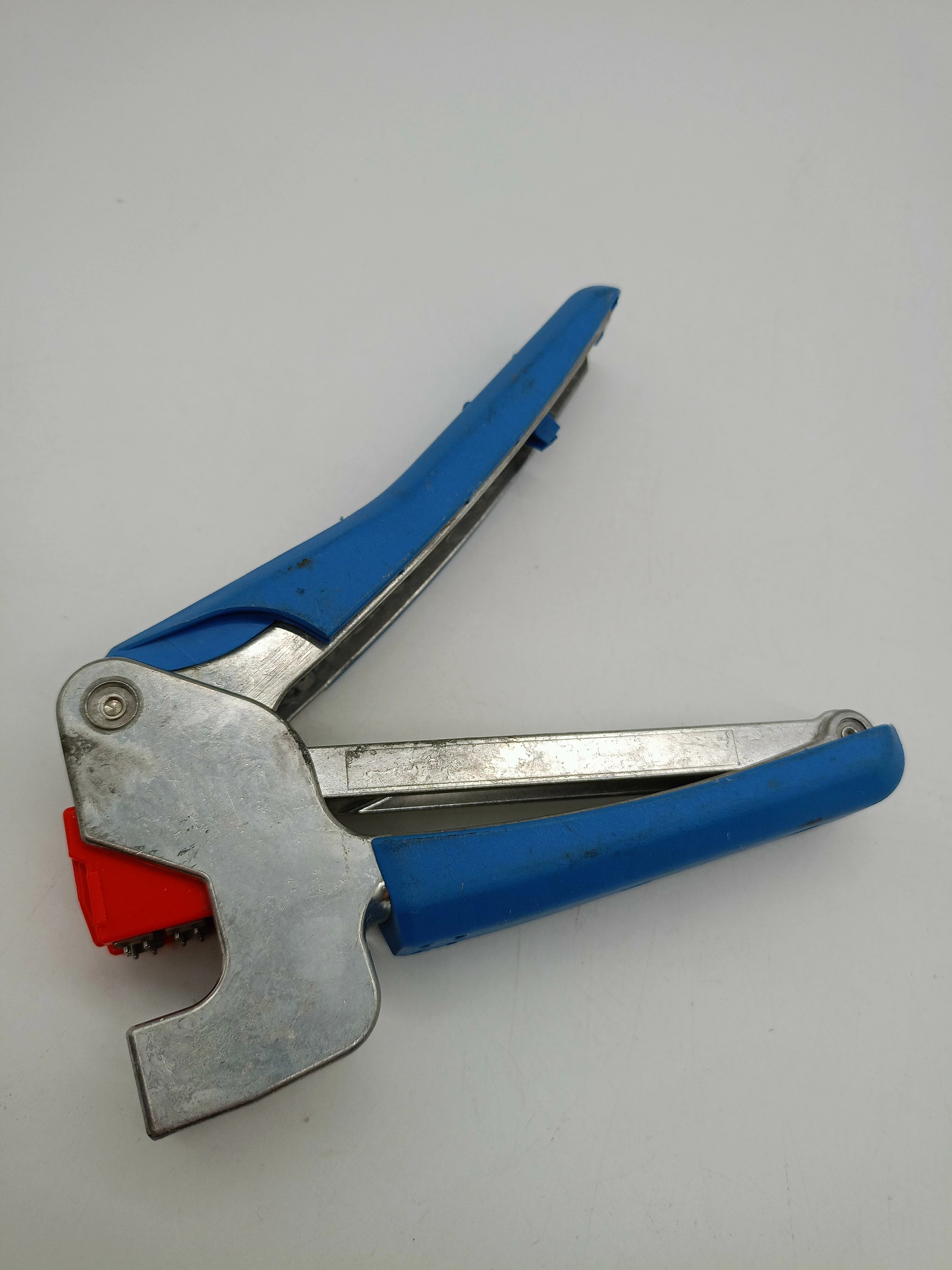 szczypce-do-zaciskania-kabli-internetowych-rj45-kod-producenta-1011230156033