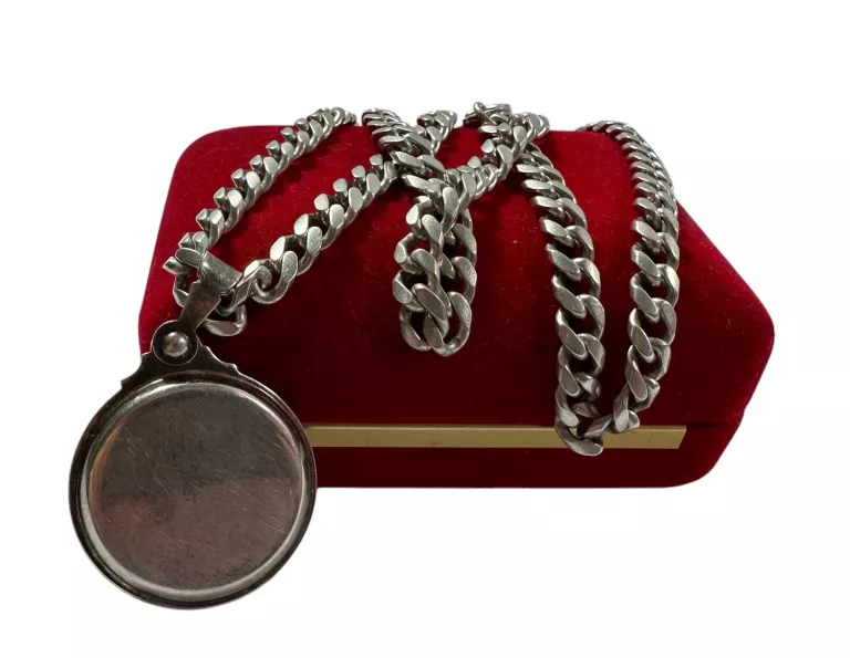 SREBRNY ŁAŃCUSZEK Z ZAWIESZKĄ PRÓBY 925 / DŁ. 52 CM / 47,23G!