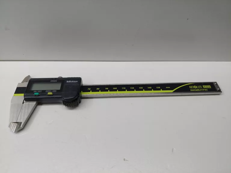 3 SUWMIARKA ELEKTRONICZNA MITUTOYO CD-15APX 150MM