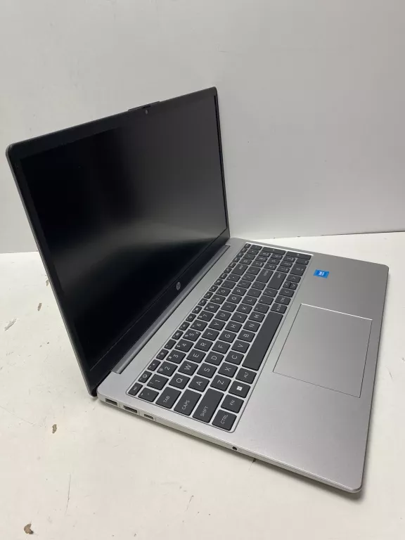 LAPTOP HP 250 G10 N1000 8/512GB