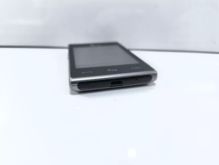 SMARTFON LG T580 128 MB / 1 GB SREBRNY