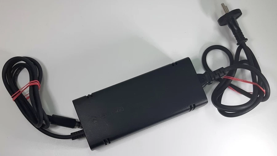 konsola-xbox-360-e-1538-kolor-249512-1647413