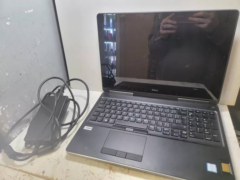 LAPTOP DELL PRECISION 7510 15,6 " INTEL CORE I7 32 GB
