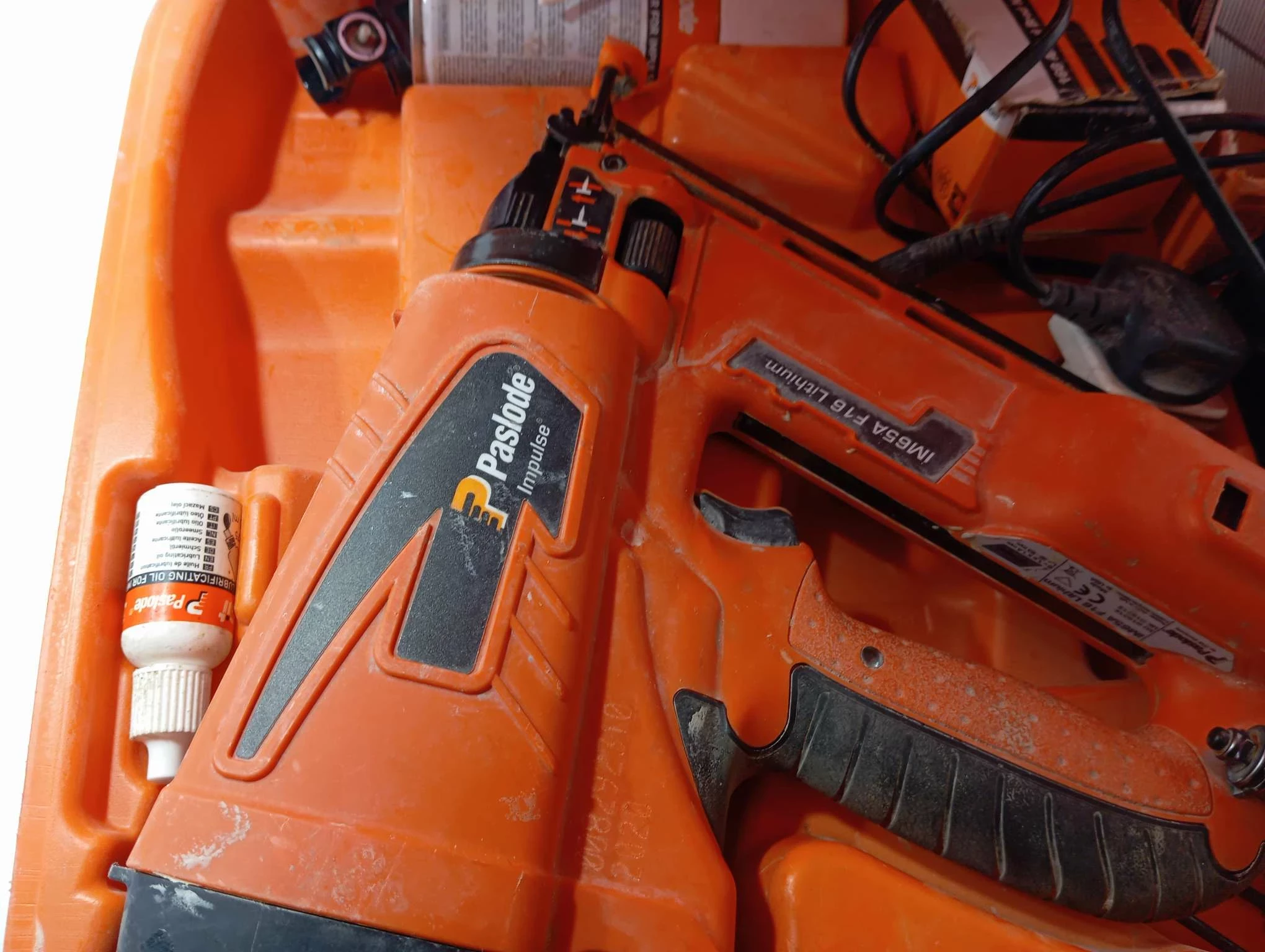 paslode-im65a-f16-63mm-74v-1-x-21ah-litowo-jonowy-pistolet-do-gwozdzi-maksymalna-dlugosc-gwozdzizszywek-64