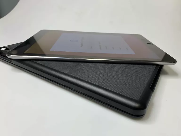 TABLET APPLE IPAD AIR 2 + PRZENOŚNA KLAWIATURA
