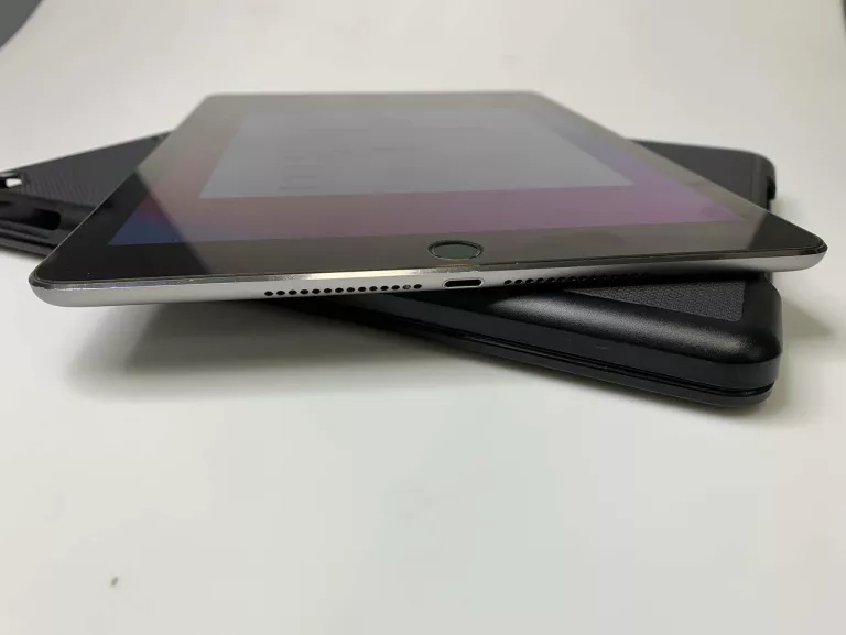 TABLET APPLE IPAD AIR 2 + PRZENOŚNA KLAWIATURA