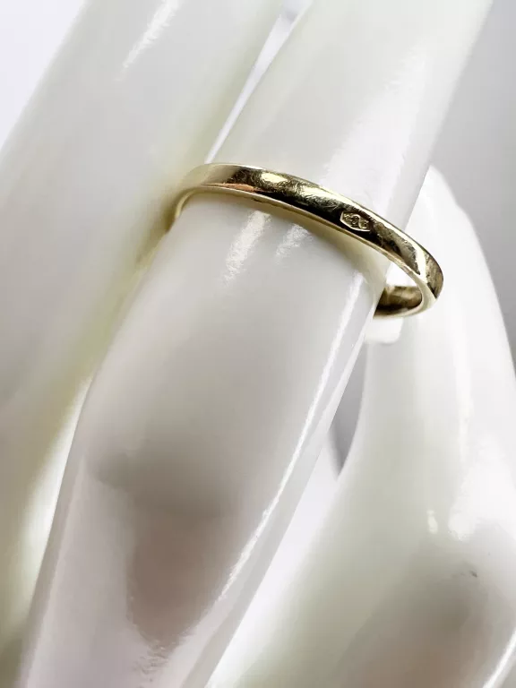 ZŁOTY PIERŚCIONEK Z KAMIENIAMI 585 - 3,11G - R.12