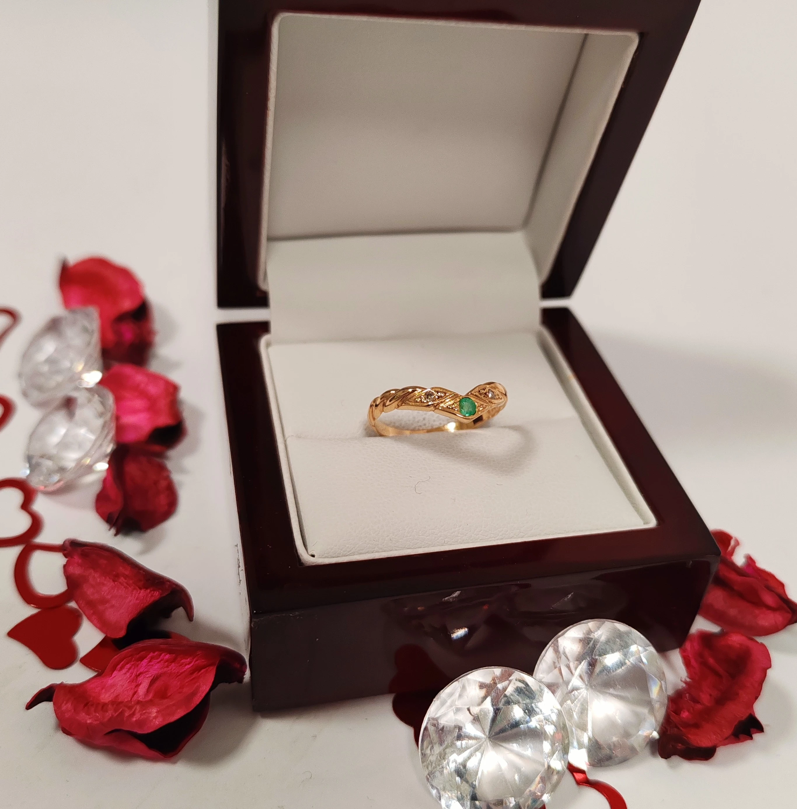 pierscionek-z-brylantami-i-szmaragdem-proba-750-ean-gtin-3663602795742