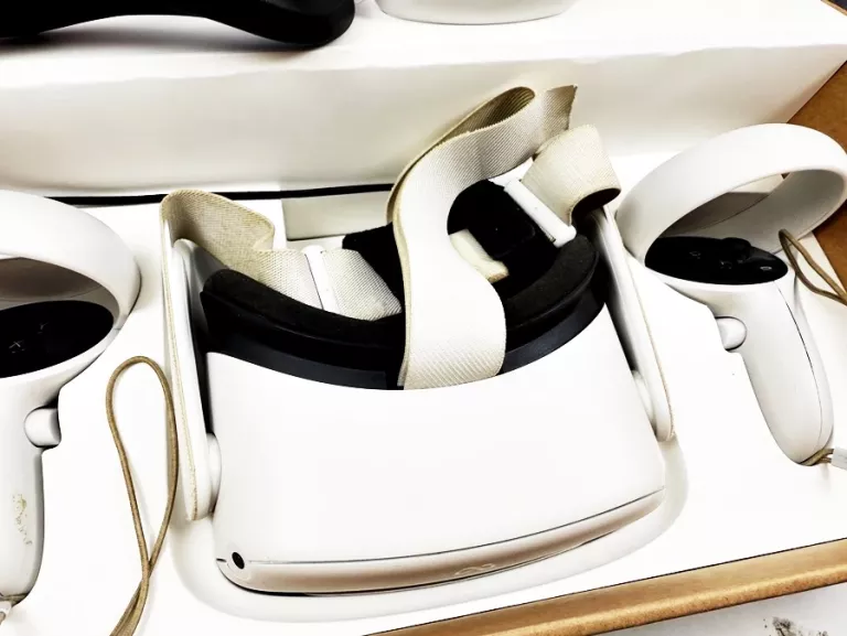 GOGLE VR META QUEST 2 126 GB + DWA PADY + POKROWIEC, DOD. BAT I PUDEŁKO