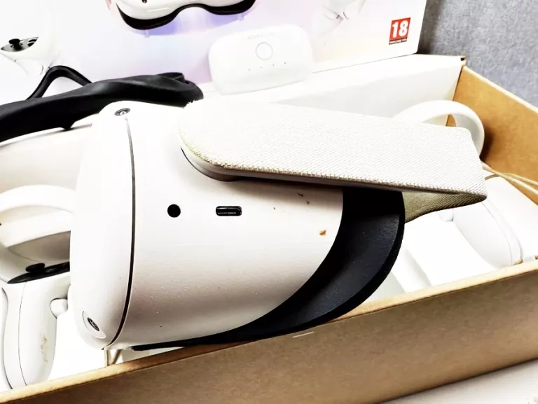 GOGLE VR META QUEST 2 126 GB + DWA PADY + POKROWIEC, DOD. BAT I PUDEŁKO