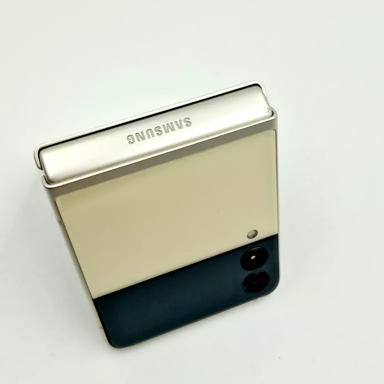 TELEFON SAMSUNG GALAXY Z FLIP 3 BEZ SIM LOCKA 8GB/256GB