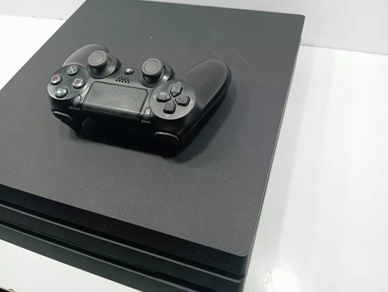 KONSOLA PS4 PRO Z SYSKIEM SSD 250 GB 1 PAD