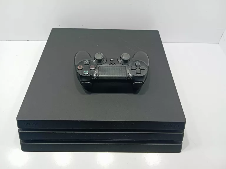 KONSOLA PS4 PRO Z SYSKIEM SSD 250 GB 1 PAD