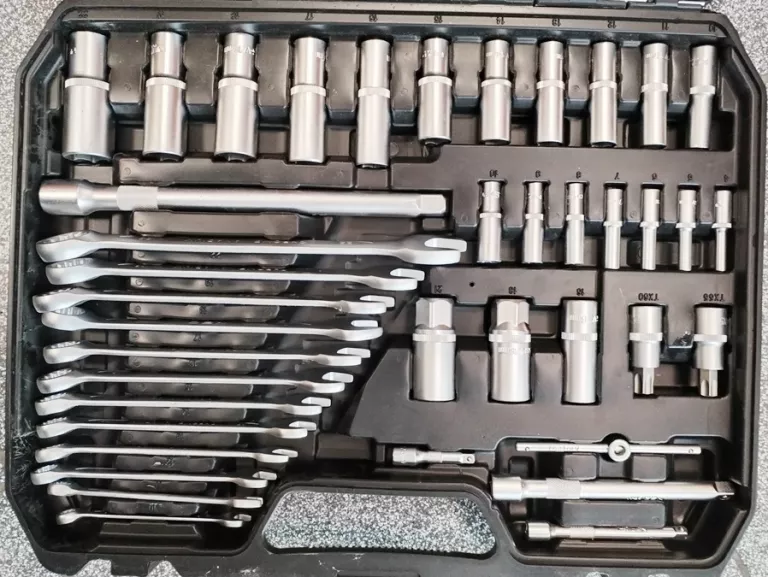 NEO TOOLS ZESTAW KLUCZY NASADOWYCH 216 EL. 1/2" 3/8" 1/4" WALIZKA STAL CRV
