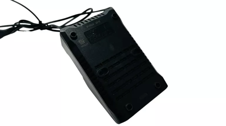 ŁADOWARKA BOSCH GAL 18V-40 STAN BARDZO DOBRY