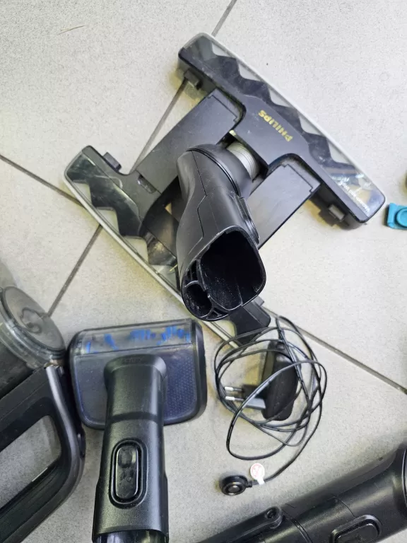ODKURZACZ PIONOWY PHILIPS AQUA PLUS 8000 XC8347/01 + KOŃCÓWKI