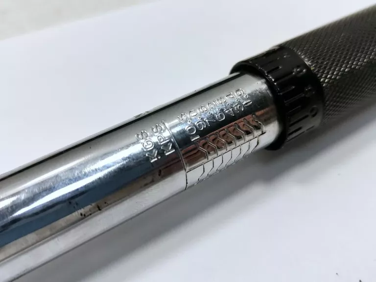 KLUCZ DYNAMOMETRYCZNY FALCON 3/8'' 19-100NM 360MM ETUI
