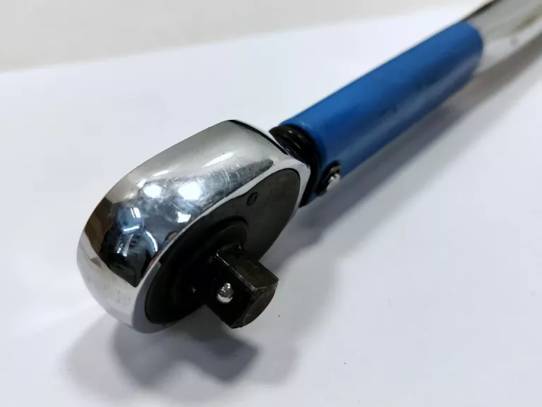 KLUCZ DYNAMOMETRYCZNY FALCON 3/8'' 19-100NM 360MM ETUI