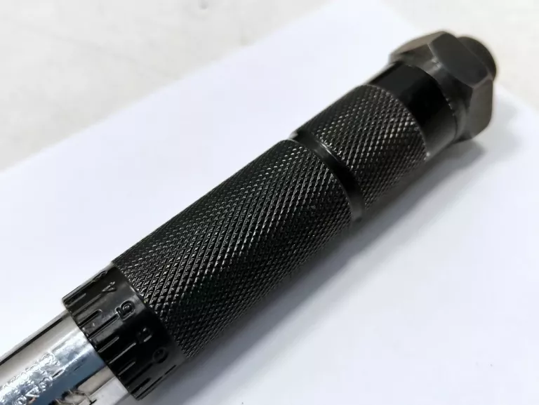 KLUCZ DYNAMOMETRYCZNY FALCON 3/8'' 19-100NM 360MM ETUI