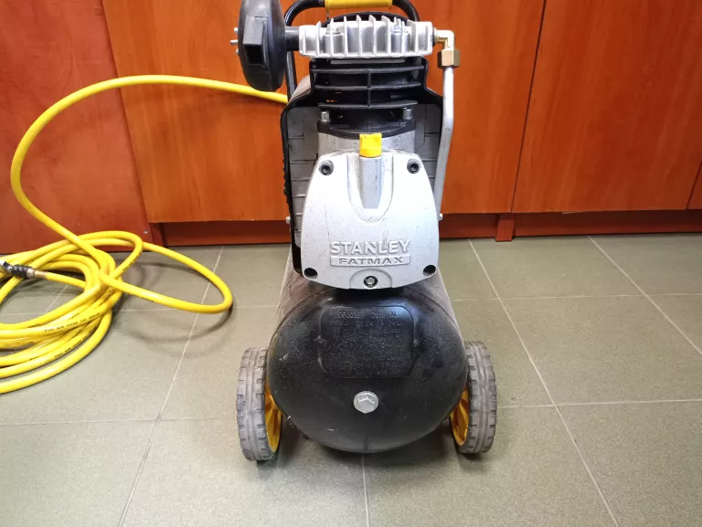 KOMPRESOR OLEJOWY SPRĘŻARKA 24L STANLEY FATMAX