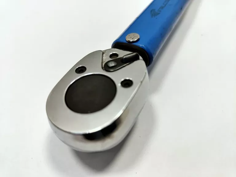 KLUCZ DYNAMOMETRYCZNY FALCON 3/8'' 19-100NM 360MM ETUI