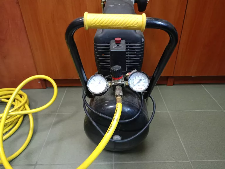 KOMPRESOR OLEJOWY SPRĘŻARKA 24L STANLEY FATMAX