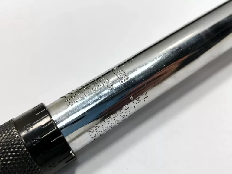KLUCZ DYNAMOMETRYCZNY FALCON 3/8'' 19-100NM 360MM ETUI