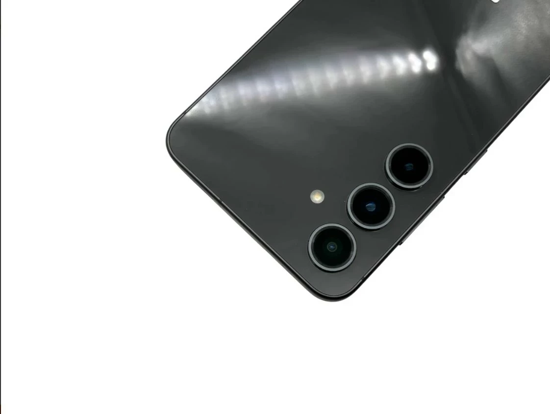 telefon-samsung-galaxy-s24-fe-5g-8128gb-67-120hz-4700mah-na-czesci-przekatna-ekranu-670