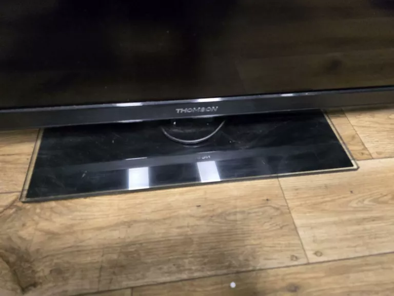 TELEWIZOR THOMSON 39FU5253 + PILOT