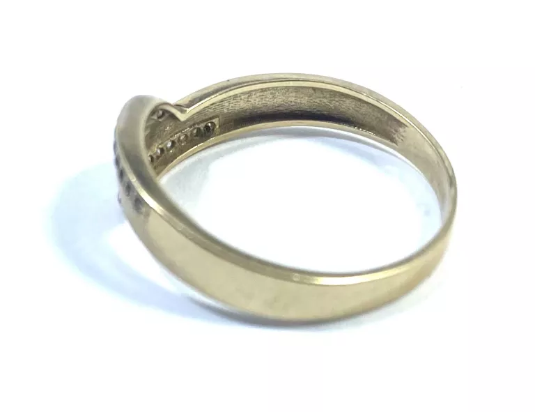 ZŁOTY PIERŚCIONEK 333 - 1,70G - R.19