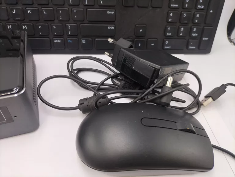 KOMPUTER MINI PC INTEL NUC7I3BNH / I3 7GEN / 8GB