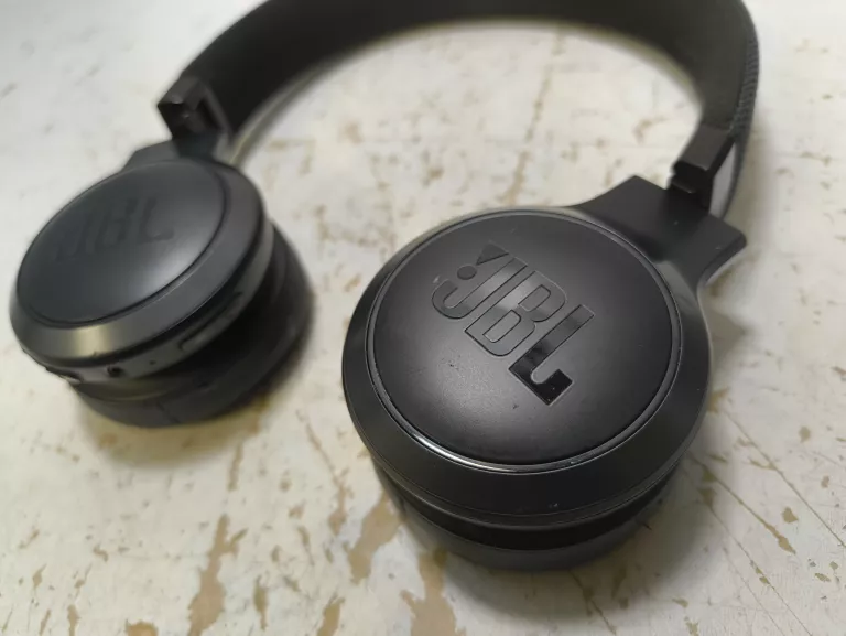 sluchawki-jbl-live-400-bt-transmisja-sygnalu-203713-217785