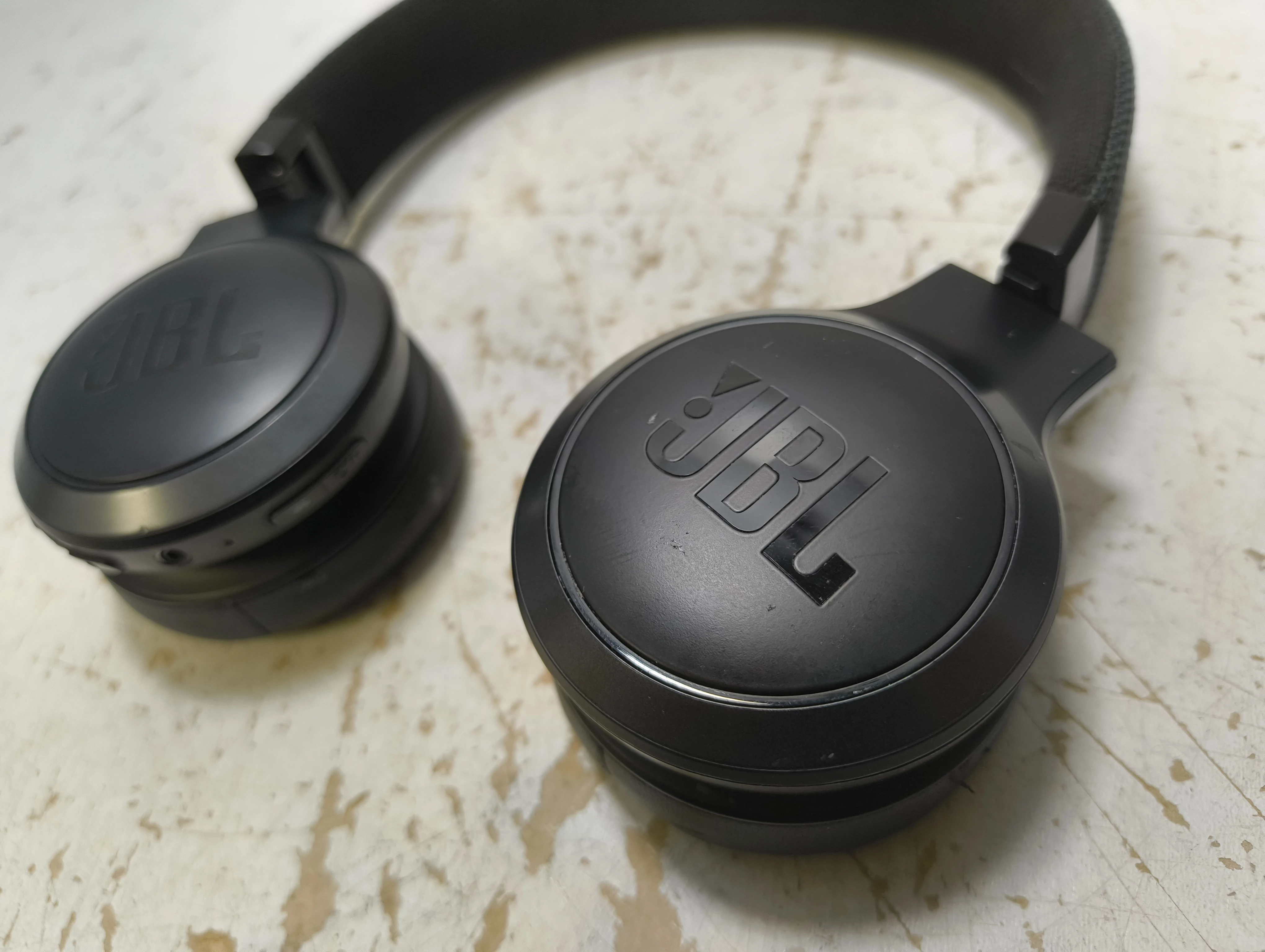 sluchawki-jbl-live-400-bt-transmisja-sygnalu-203713-217785