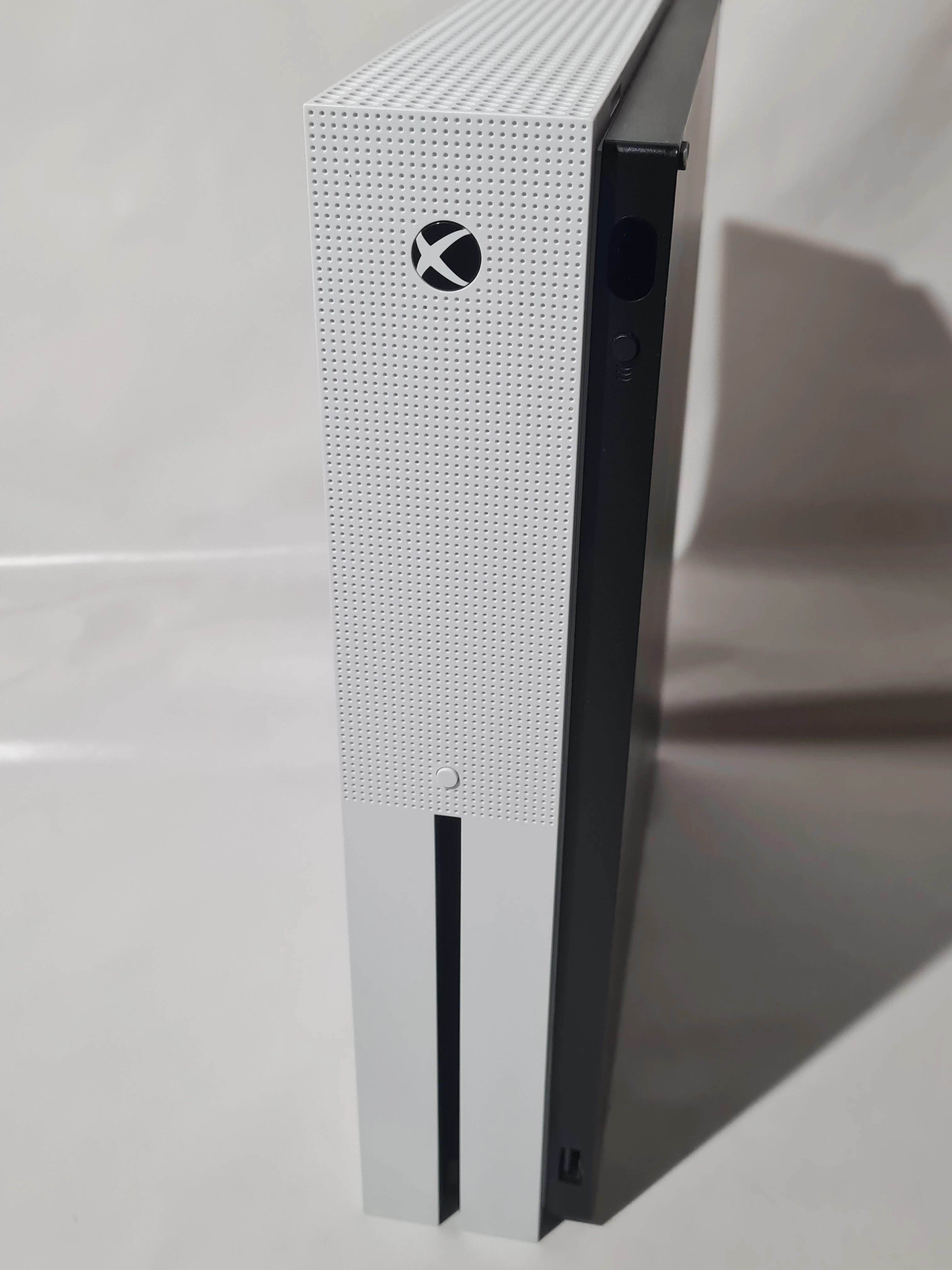 konsola-xbox-one-s-1tb-pad-ean-gtin-889842020083