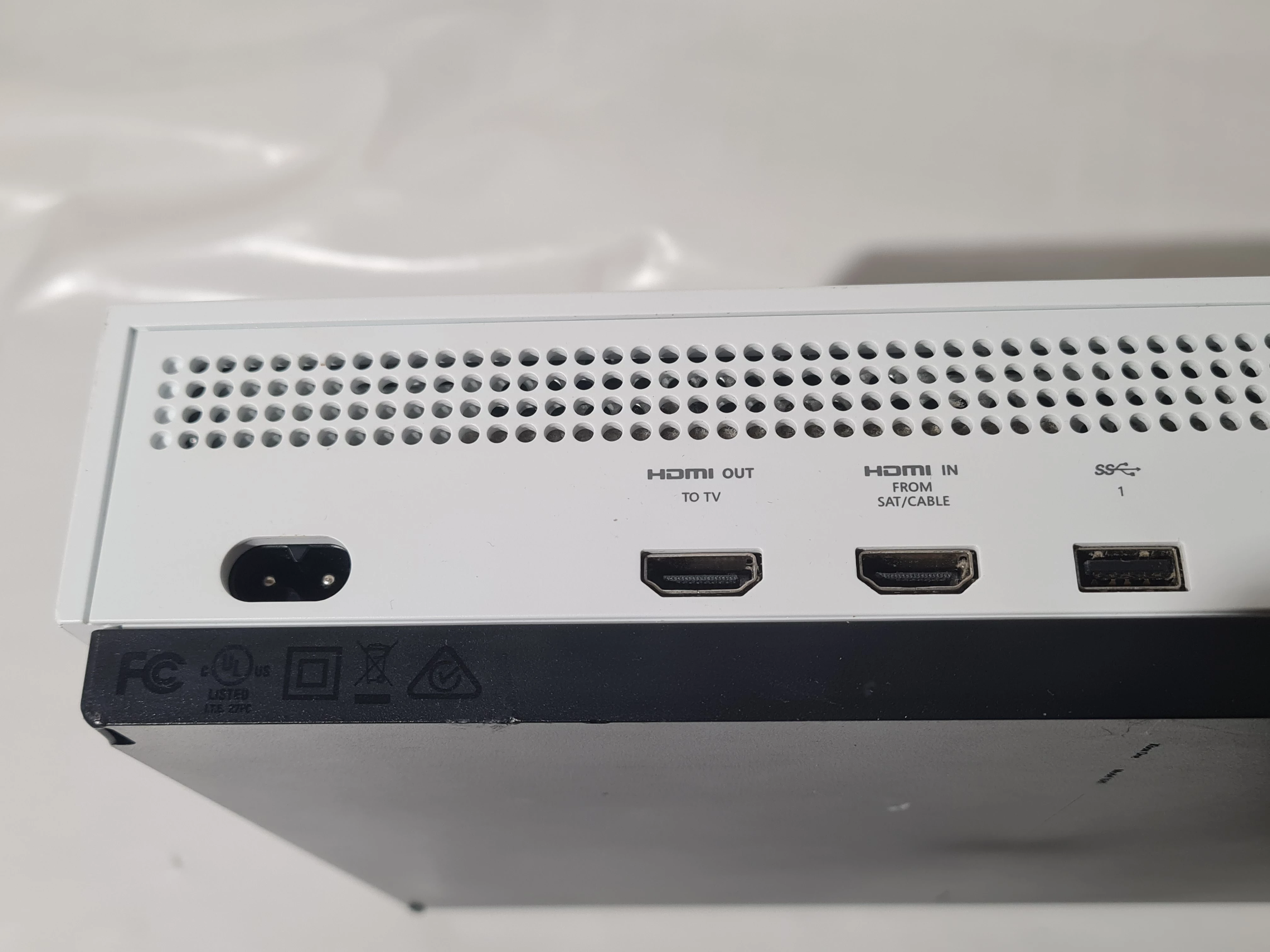 konsola-xbox-one-s-1tb-pad-liczba-kontrolerow-w-zestawie-205994-225550