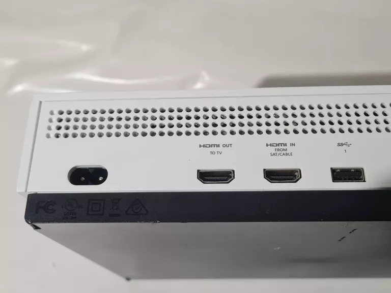KONSOLA XBOX ONE S 1TB + PAD