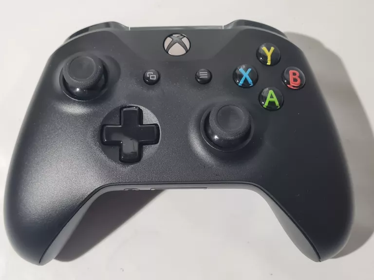 KONSOLA XBOX ONE S 1TB + PAD
