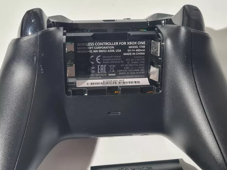 KONSOLA XBOX ONE S 1TB + PAD