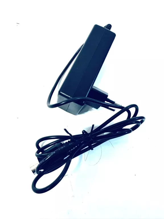 zasilacz-bateria-li-ion-do-lamp-blyskowych-kable-rynek-25-wrzesnia