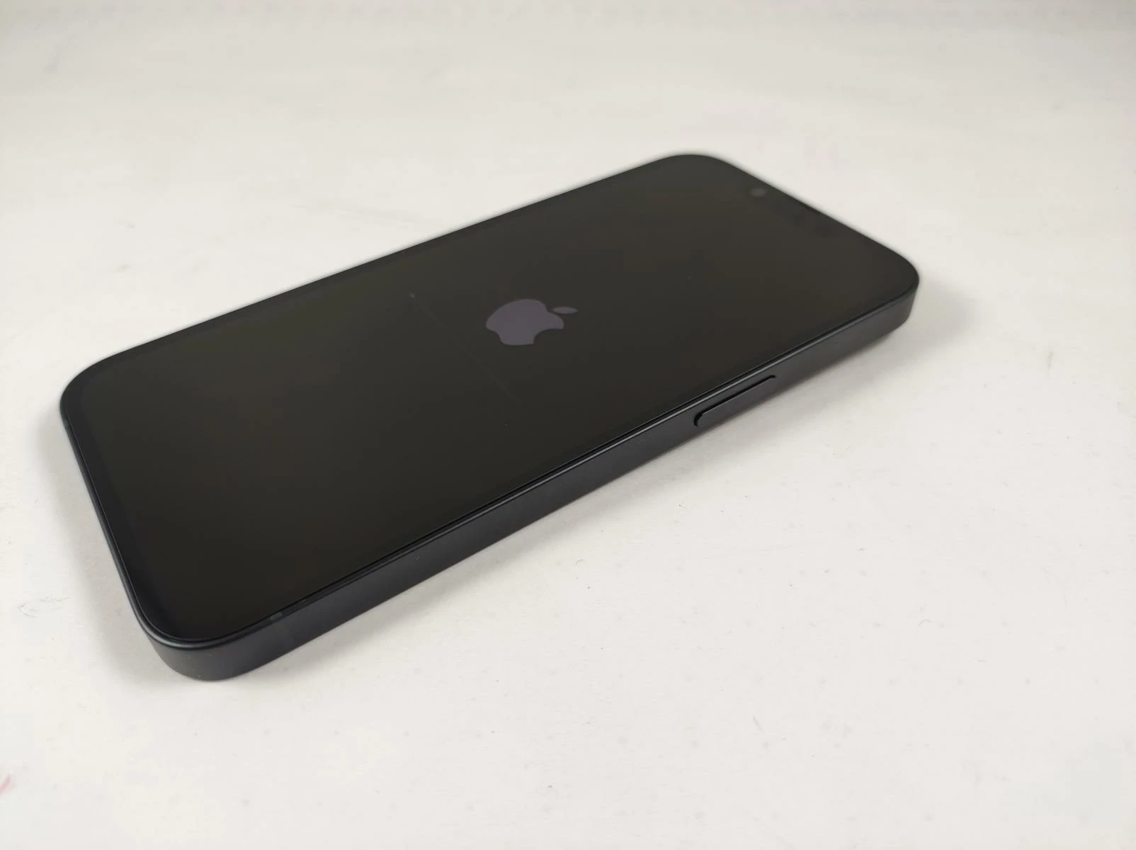 apple-iphone-14-256gb-komplet-idealny-stan-przekatna-ekranu-610