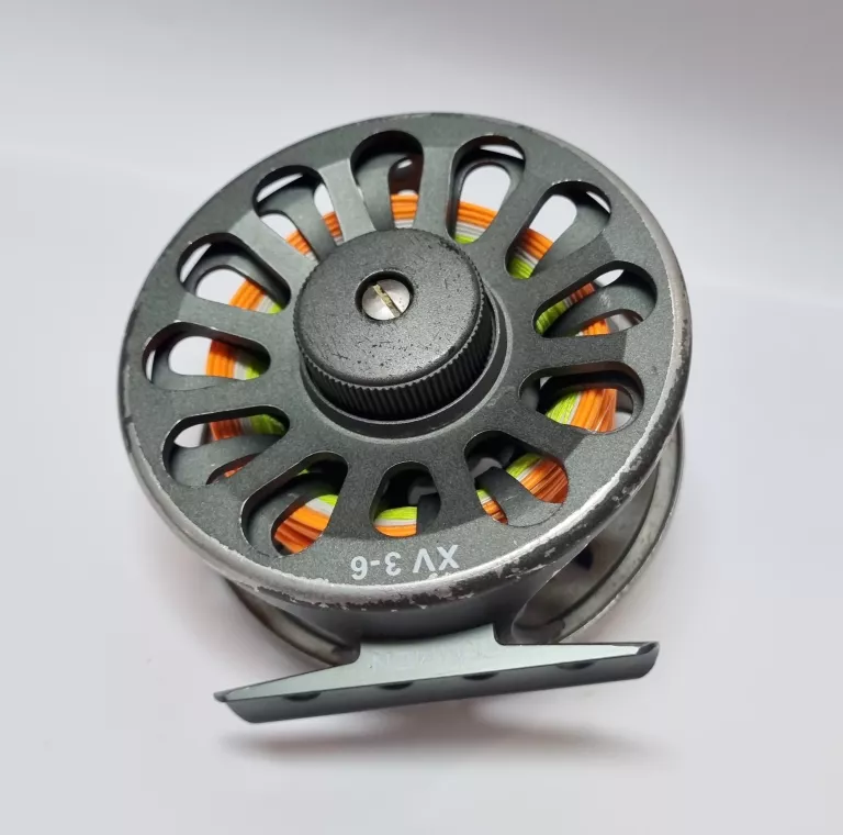 koloworotek-taimen-xv-titan-gray-stan-11323-2