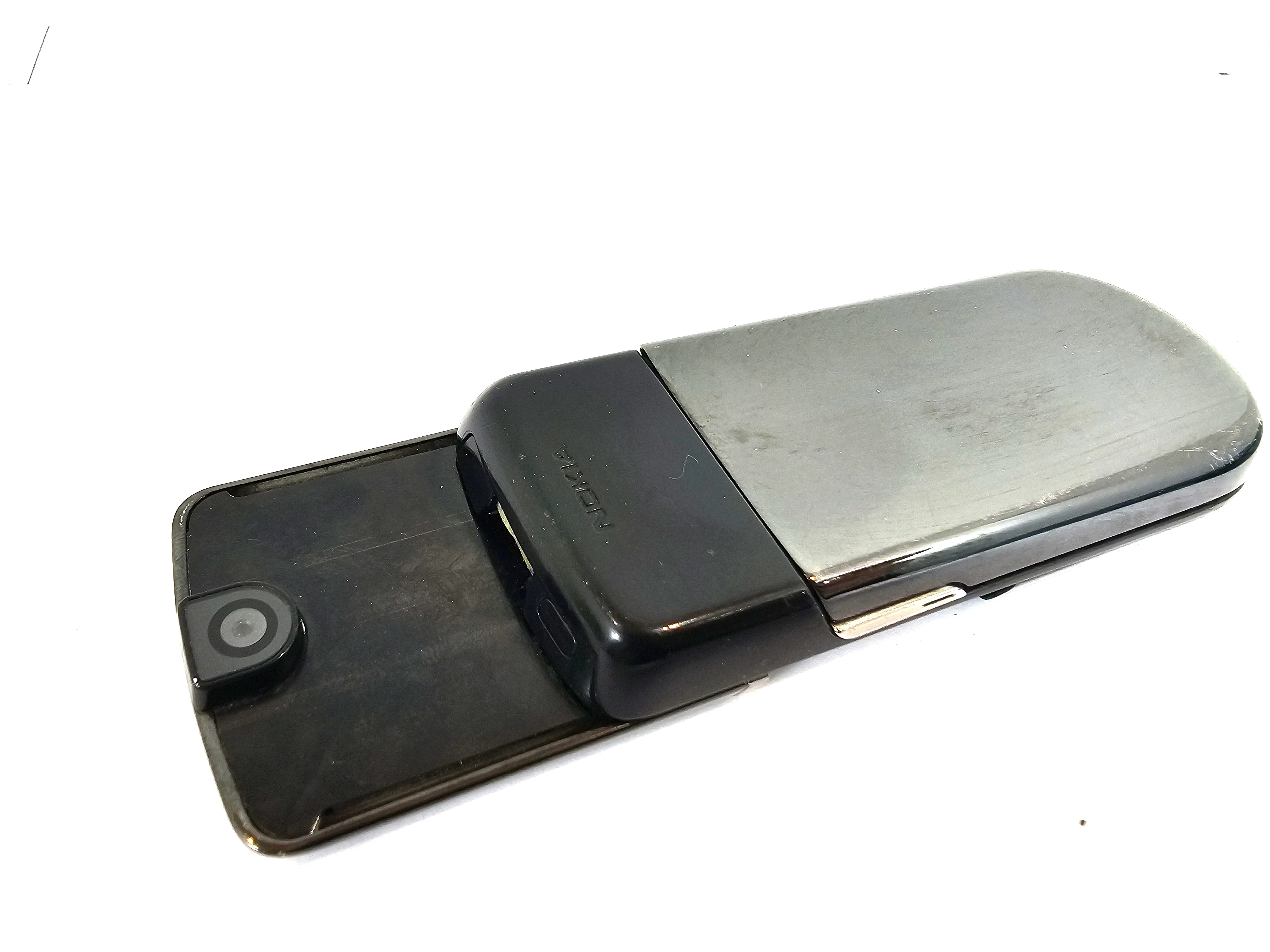 solidny-telefon-nokia-8800-przekatna-ekranu-200