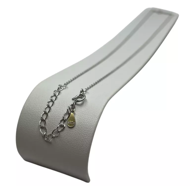 srebrna-celebrtyka-z-krzyzykiem-145gp92540-45cm-stan-11323-238058
