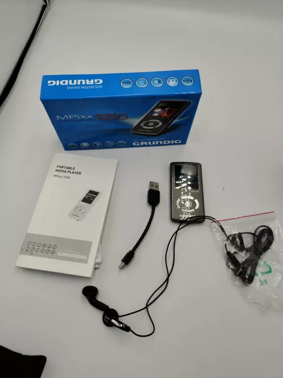 ODTWARZACZ MP3 GRUNDIG MPIXX 1250  OPIS
