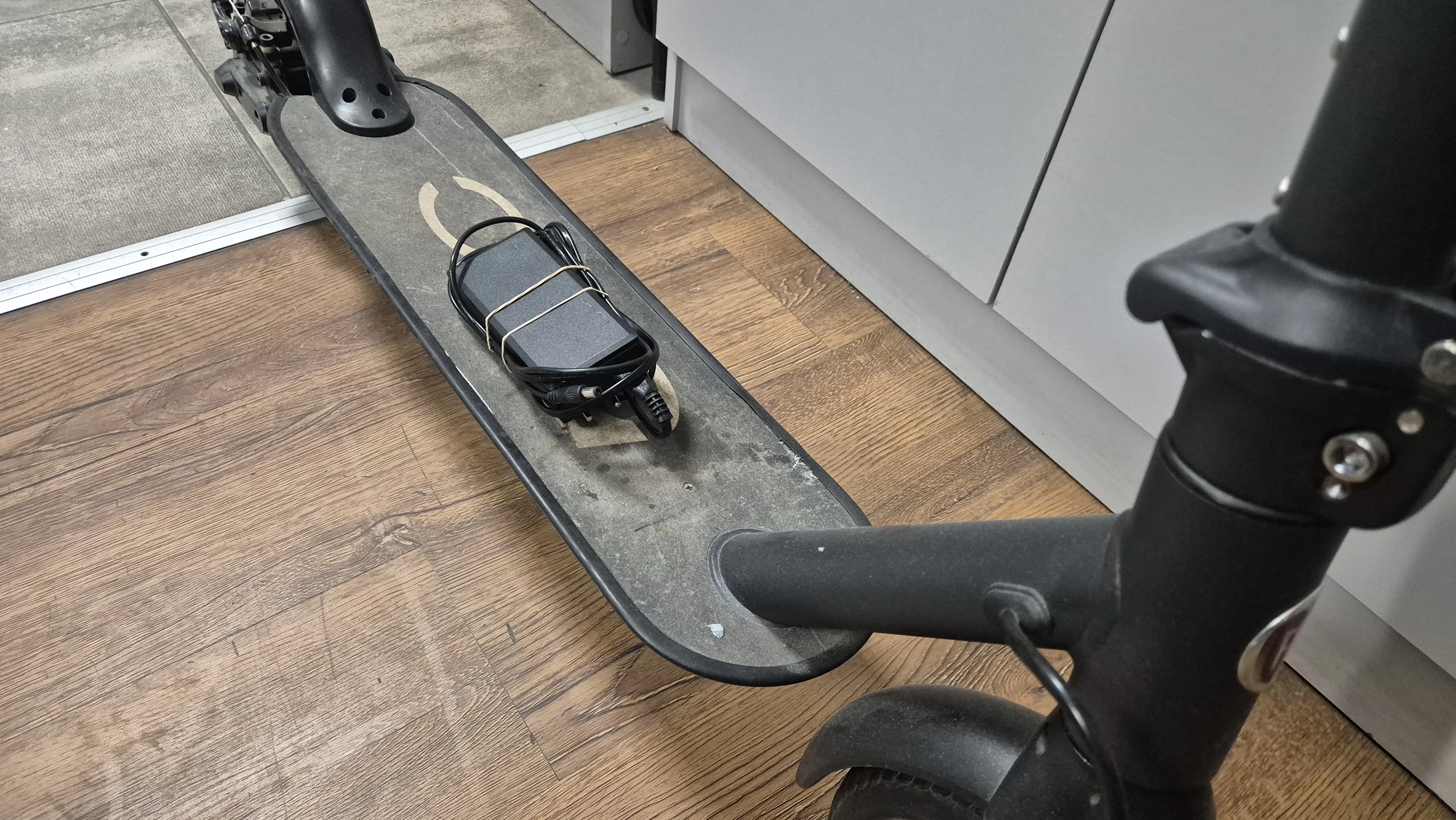 hulajnoga-fiat-f500-10-ladowarka-kod-producenta-f500-f65k