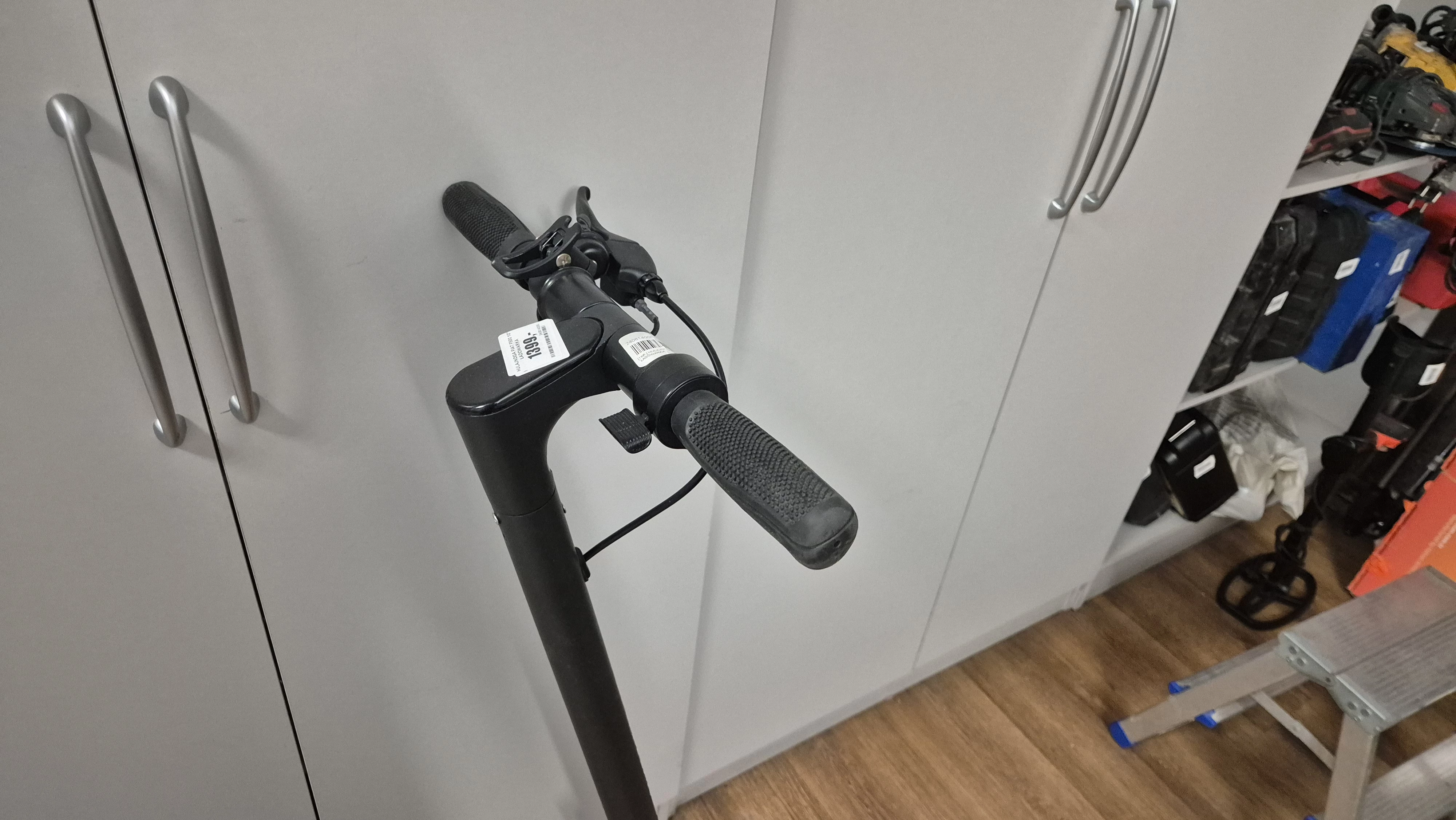 hulajnoga-fiat-f500-10-ladowarka-moc-silnika-25000